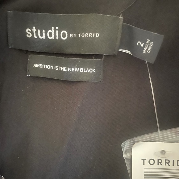 NWT torrid black mid sleeve blazer - Picture 6 of 10
